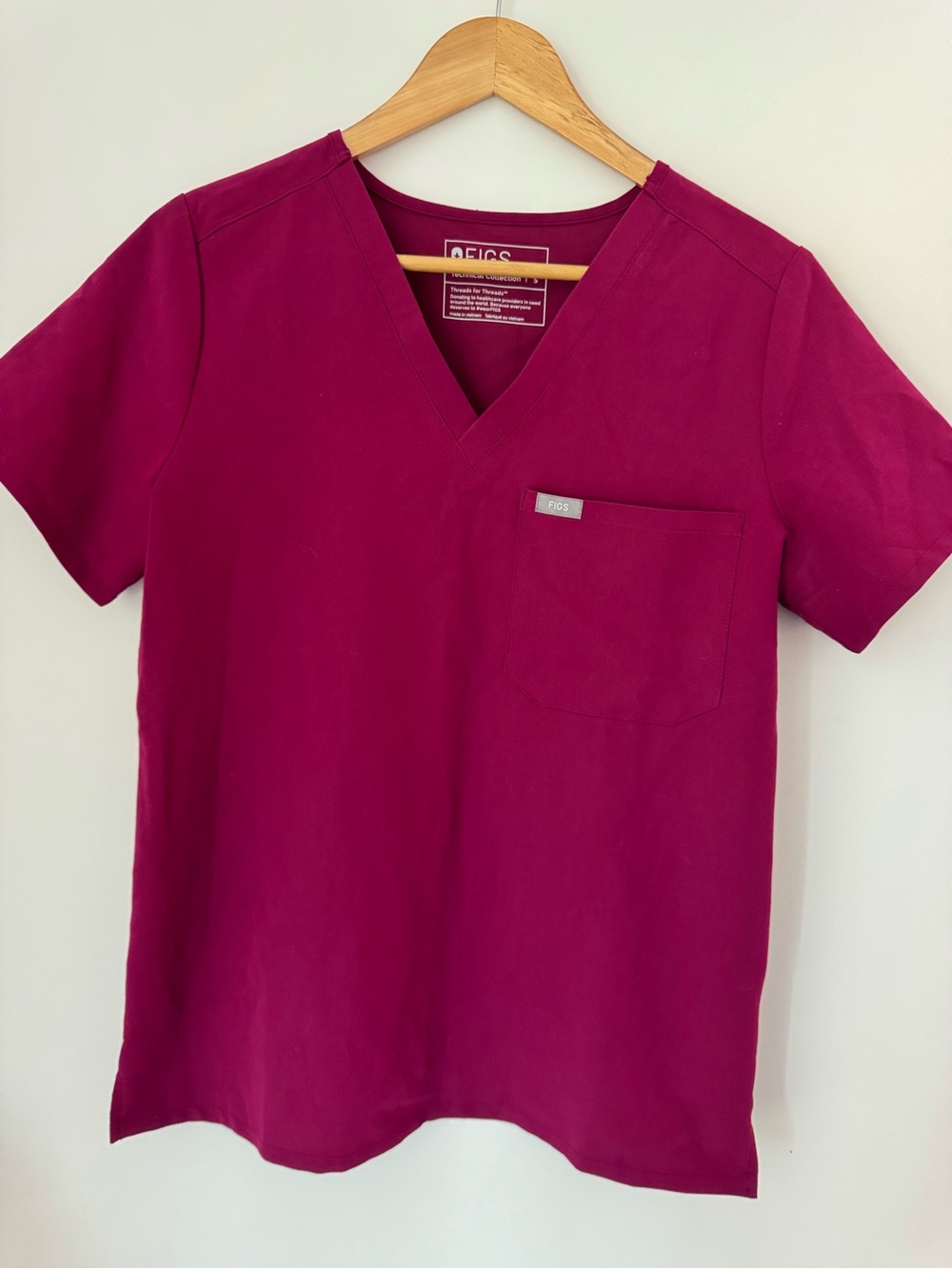 FIGS Technical Collection Raspberry Magenta V-Neck Scrub Top Size Small S